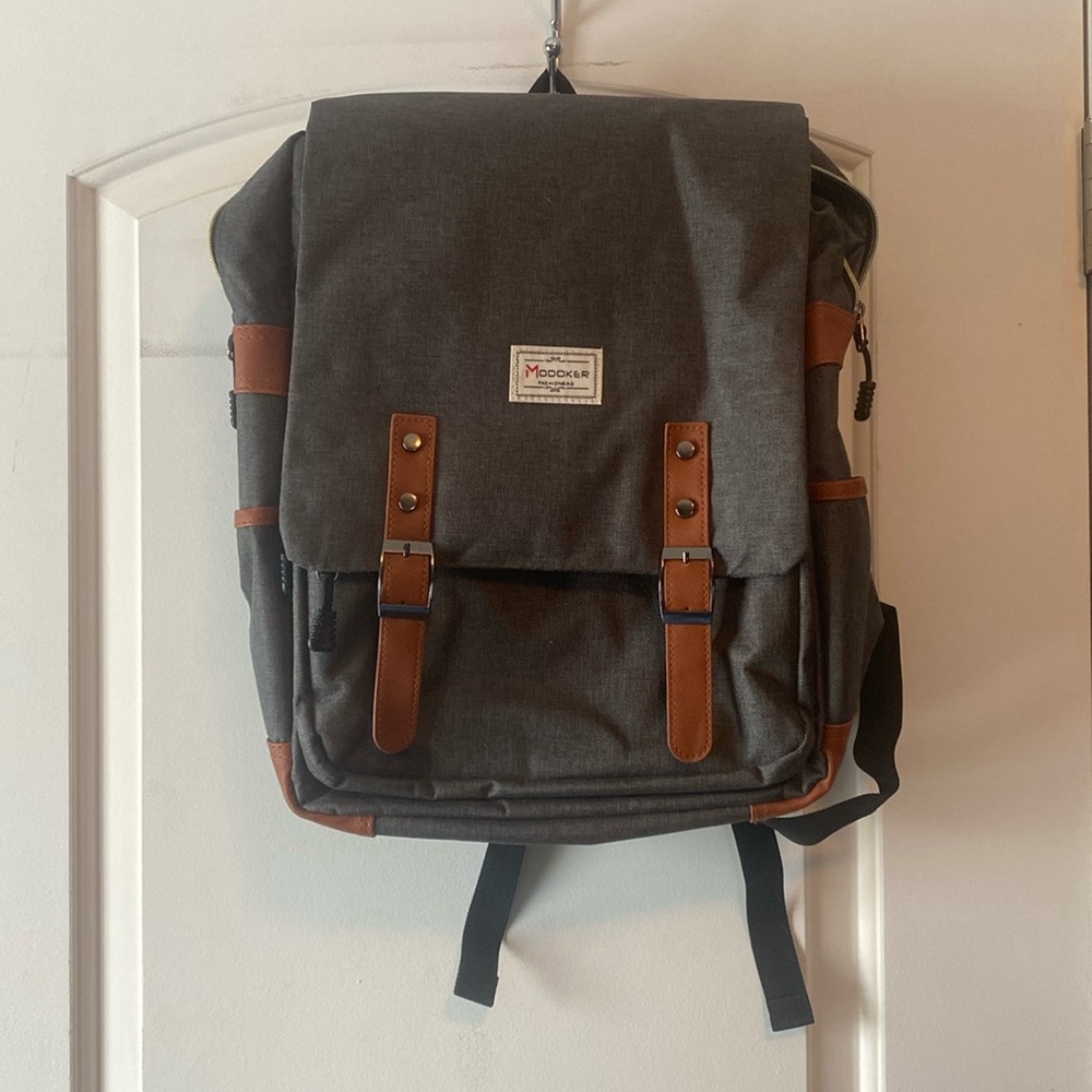 Modoker Fashionbag laptop backpack, travel backpack with USB charging port.